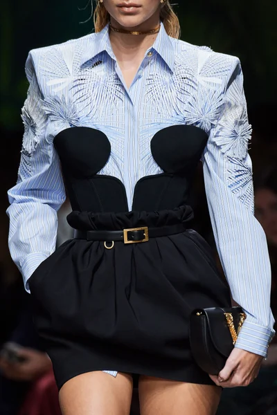 Look 19